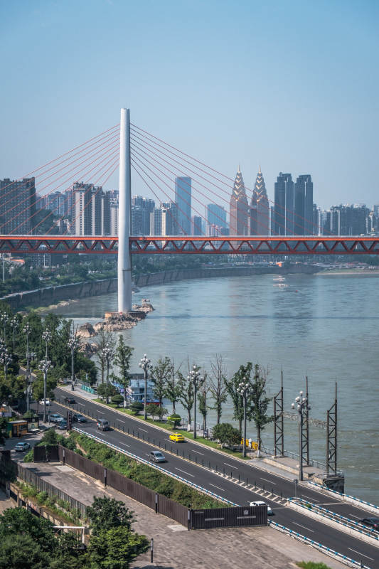 城市大桥与江景风光图片