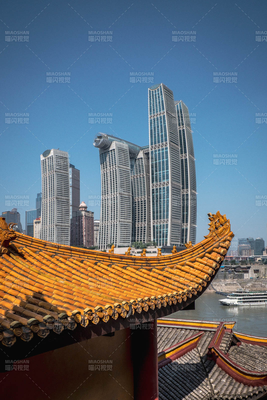 古建筑与现代高楼对比图片