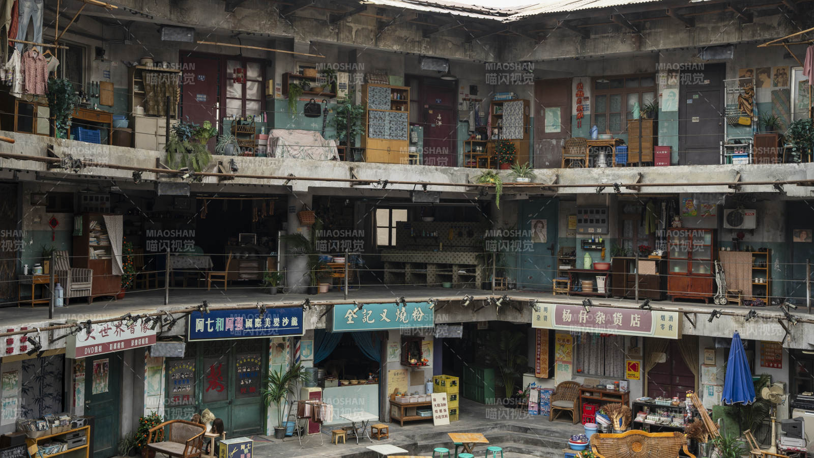 老旧街巷的市井生活图片