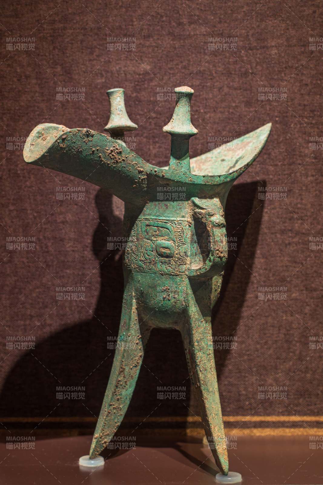 青铜爵 古代酒器的典范图片