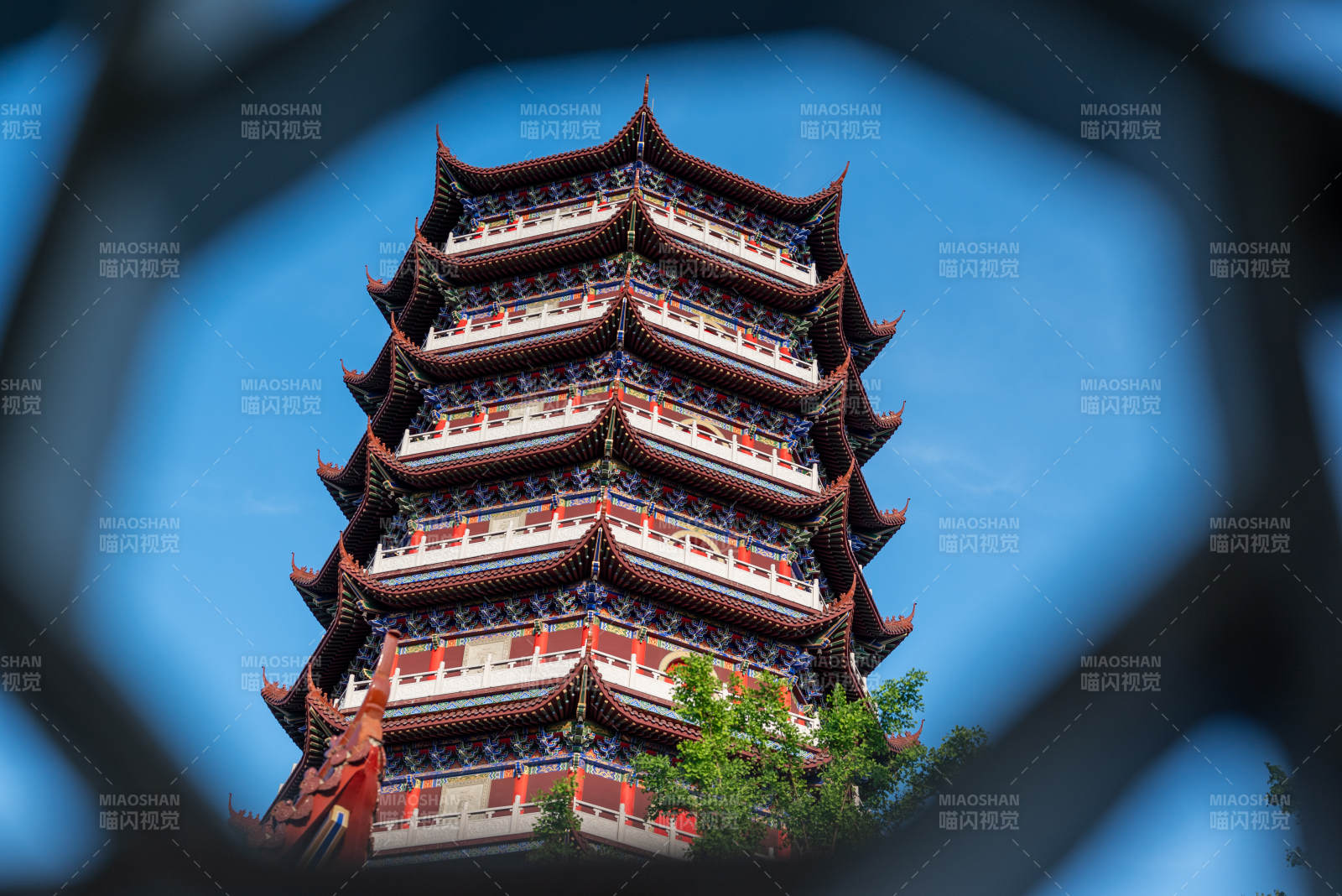 从窗户看古塔图片