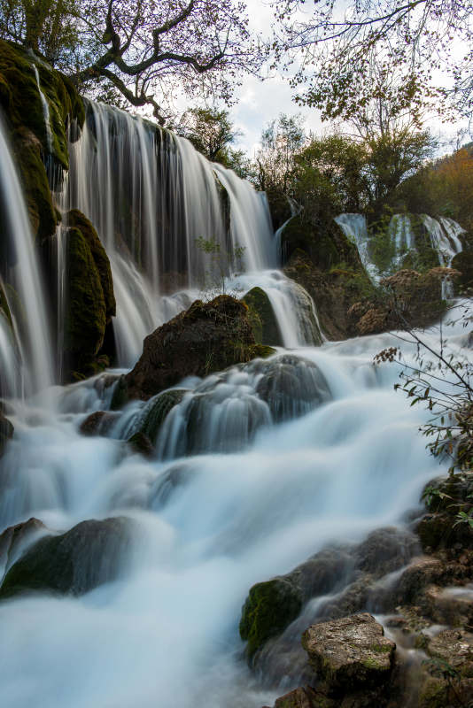 瀑布流泉 自然之美图片
