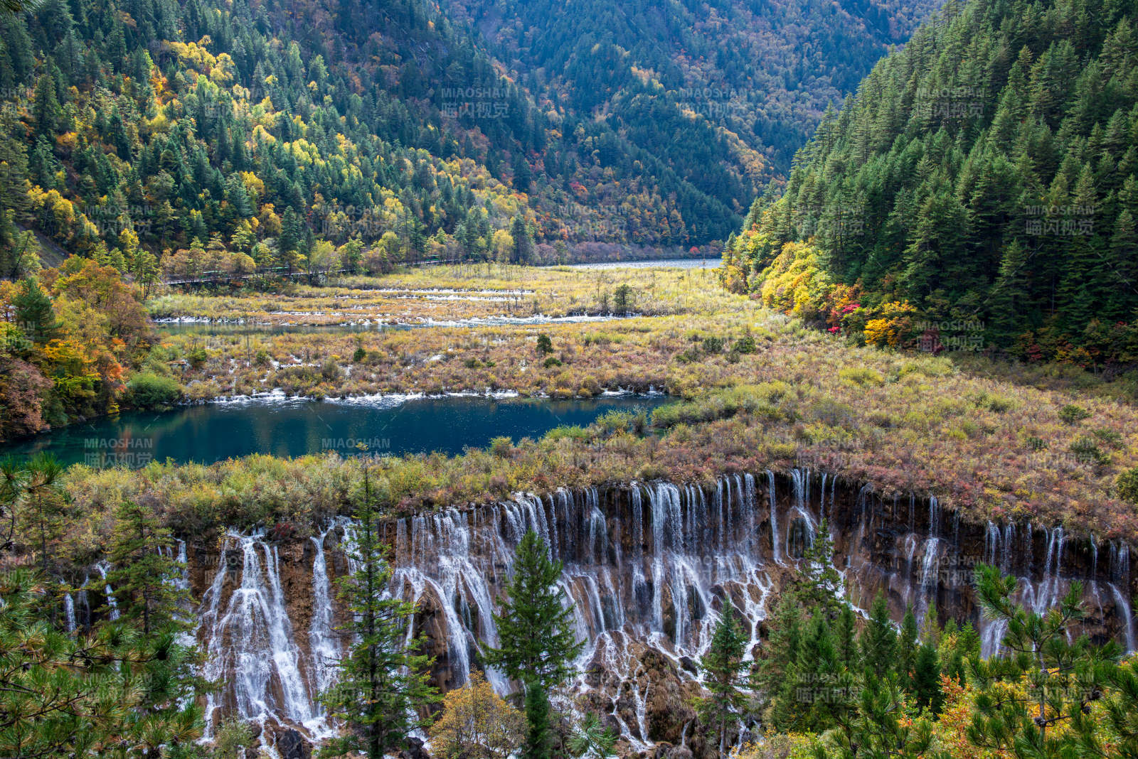 九寨沟瀑布秋景图图片