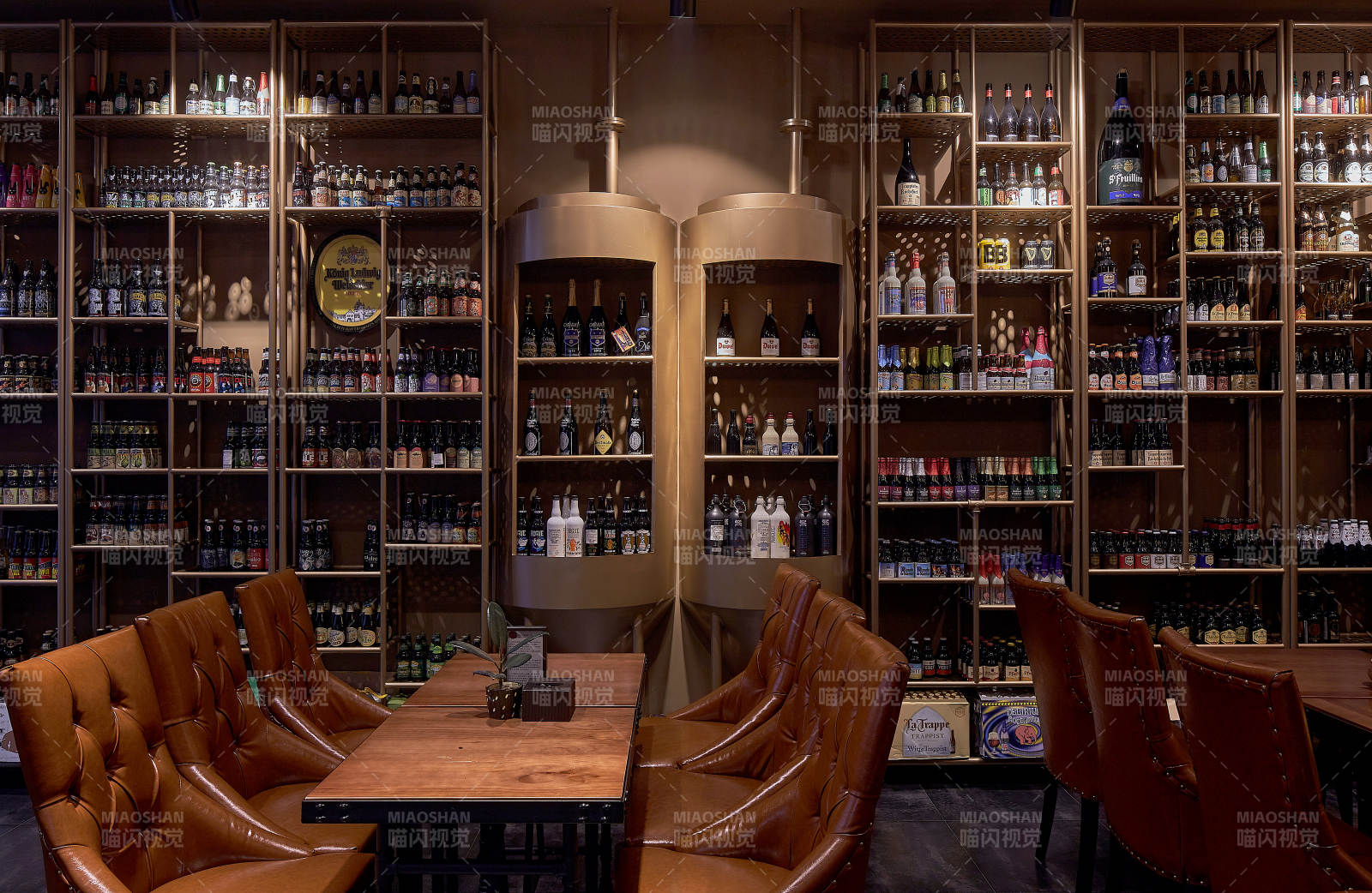 酒廊里的温馨时光图片