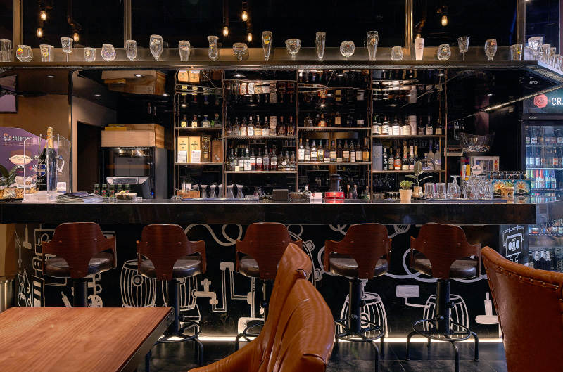 现代酒吧内部装饰图图片