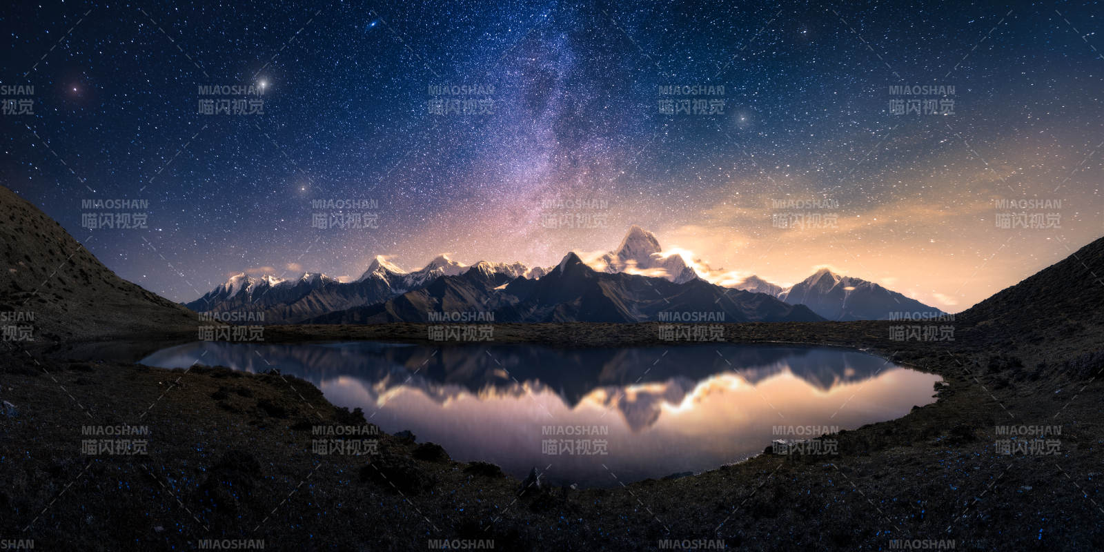 星河映雪峰 静谧夜湖景图片