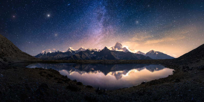 星河映雪峰 静谧夜湖景图片