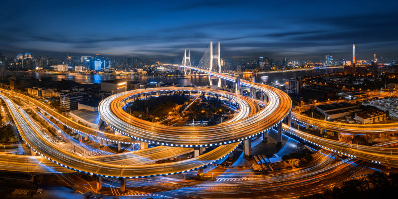 夜幕下的城市立交桥图片