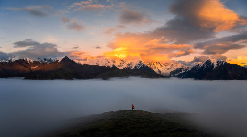 山巅云海 夕阳无限好图片