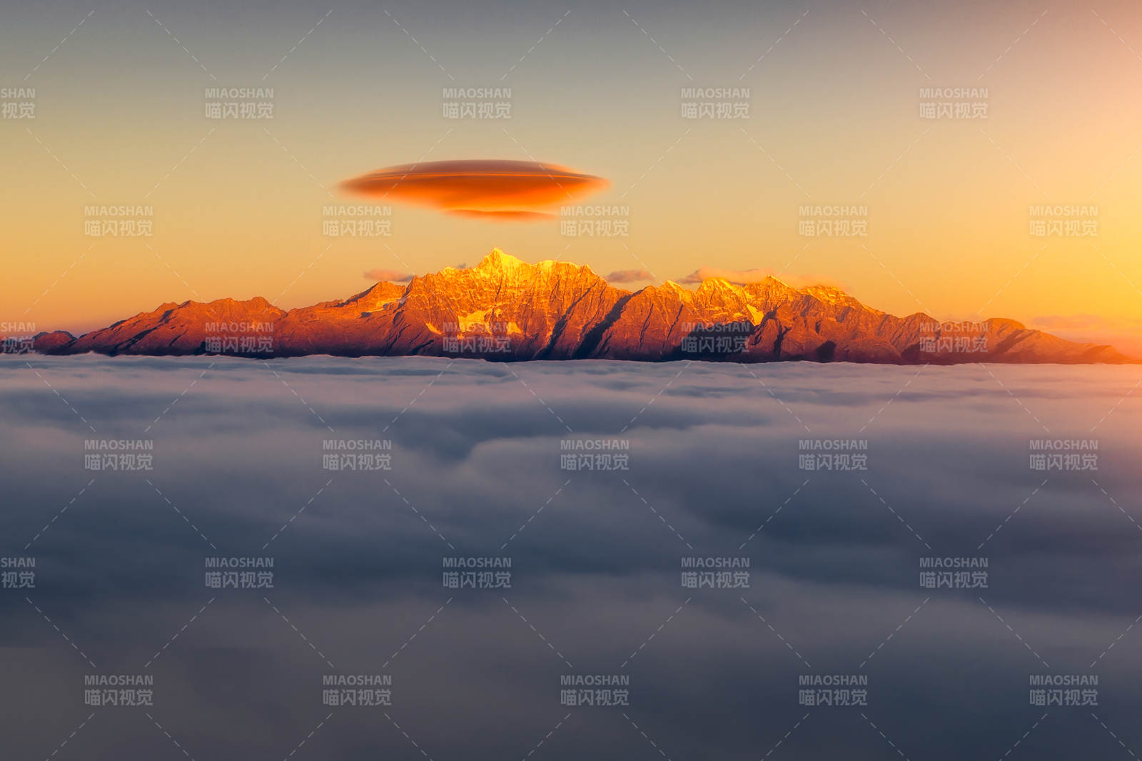 云海日出 山巅奇景图片