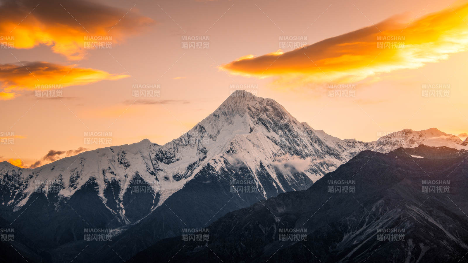 雪山夕照 壮丽景色图片
