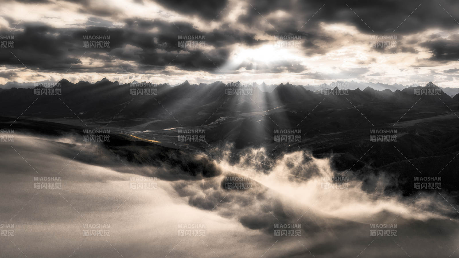 山间云海 光束穿透图片