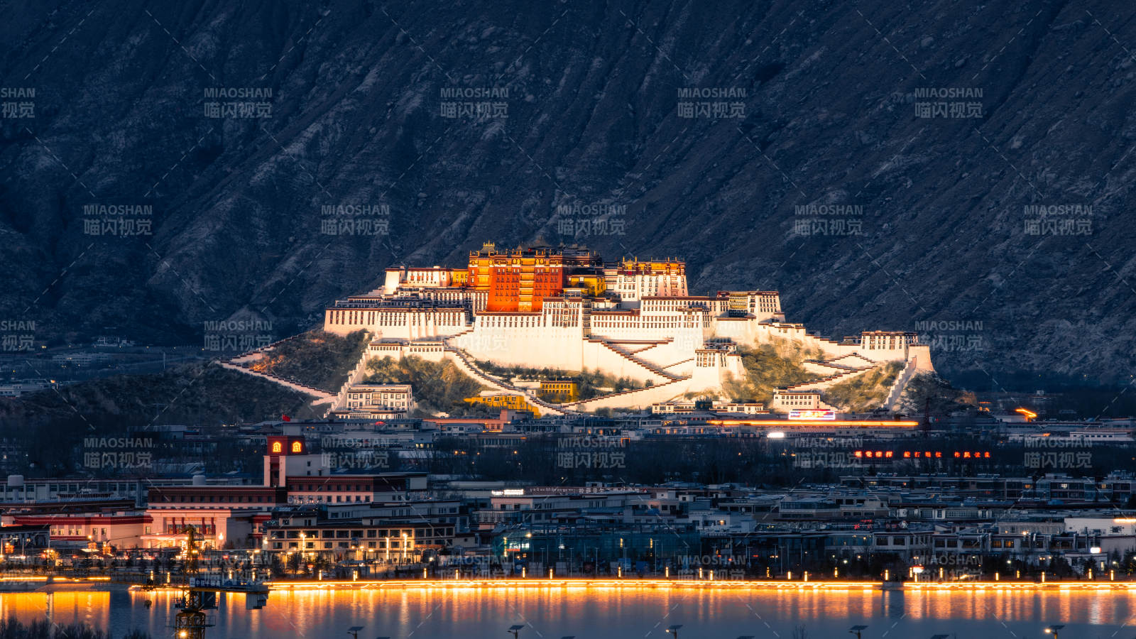布达拉宫夜景图片