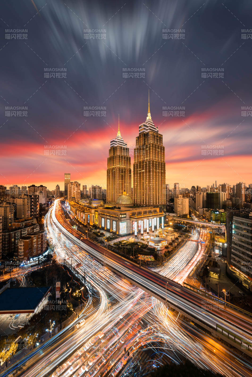 城市夜景与车流光影图片