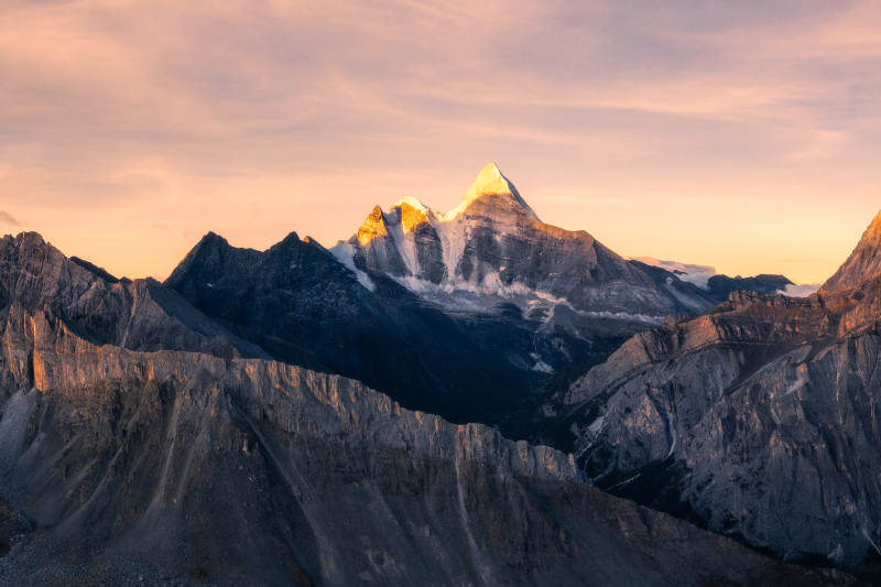 雪山日出 壮丽景色图片