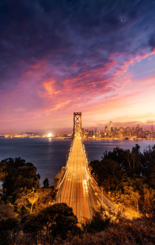 夕阳下的城市与大桥图片