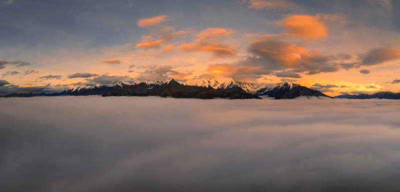 云海日出 雪山映霞图片