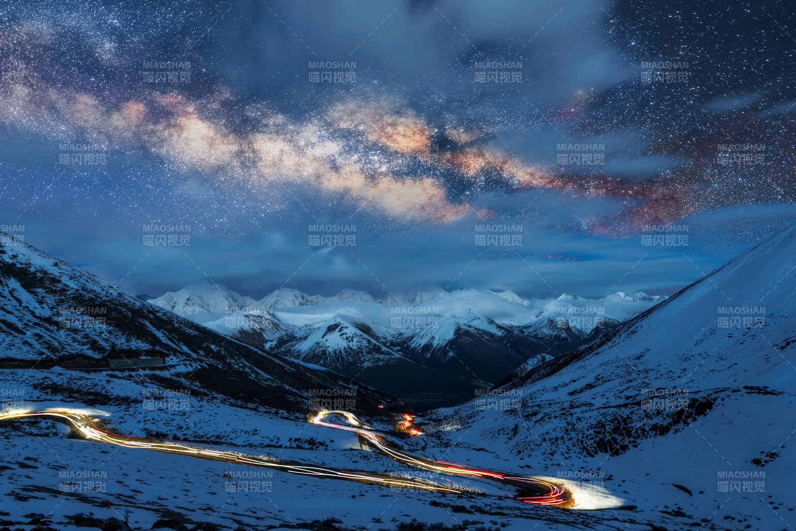 雪山夜景 星光璀璨图片