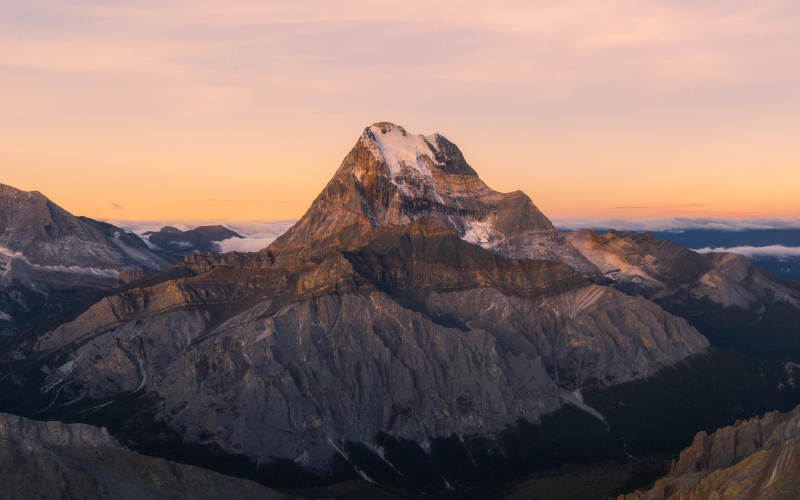 雪山日落 壮丽景色图片