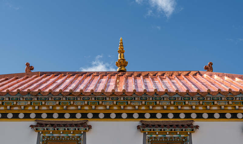 藏式建筑屋顶细节特写图片