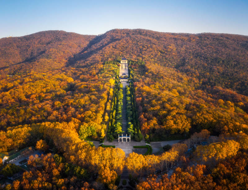 秋日南京中山陵山林塔影辉煌图片