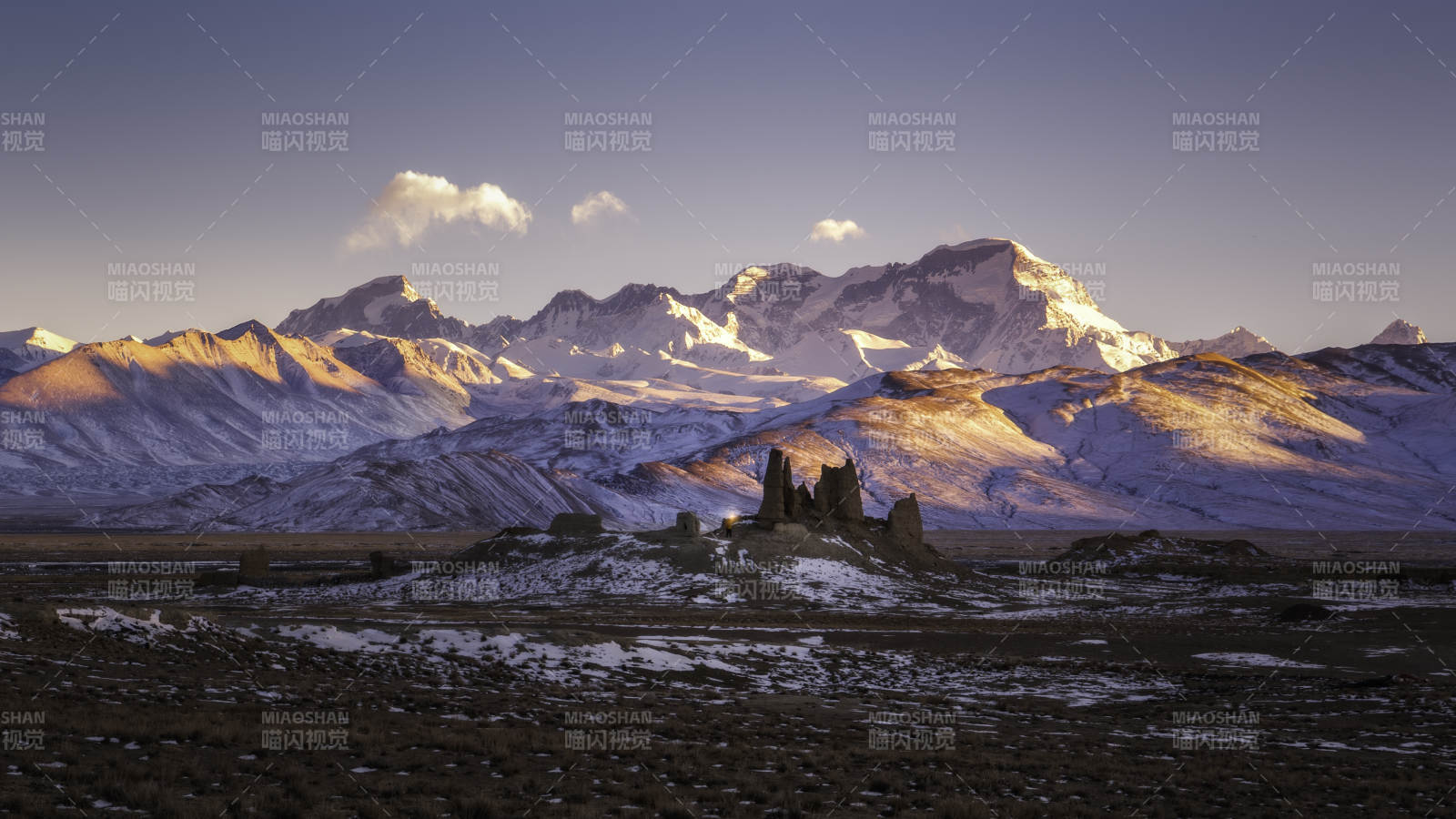 雪山晨曦 静谧高原图片