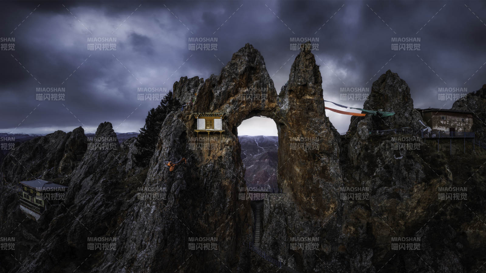 山巅古堡 风云再起图片