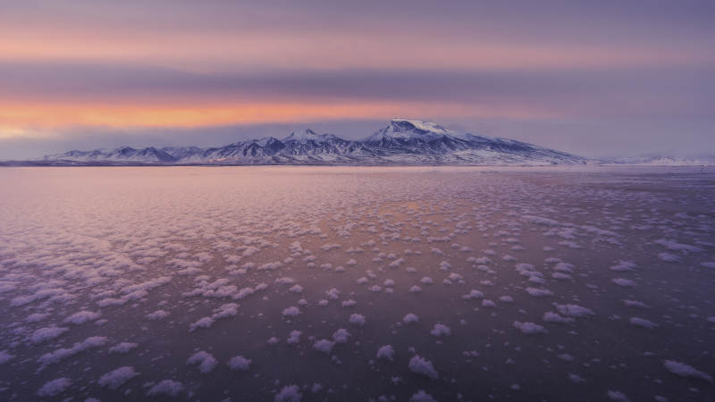 极地晨曦 冰湖静谧图片