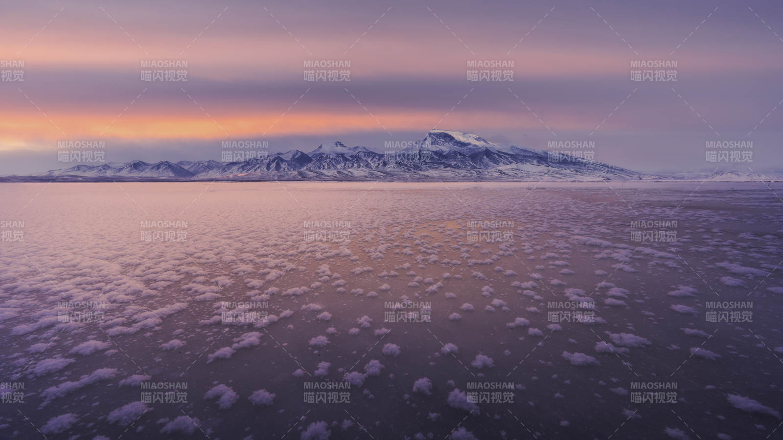 极地晨曦 冰湖静谧图片