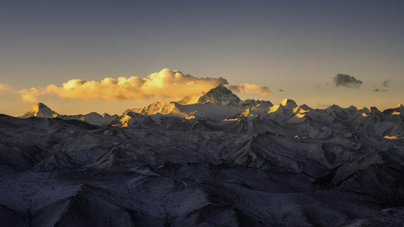 雪山日落 云海辉煌图片