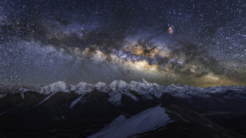 星空下的雪山图片