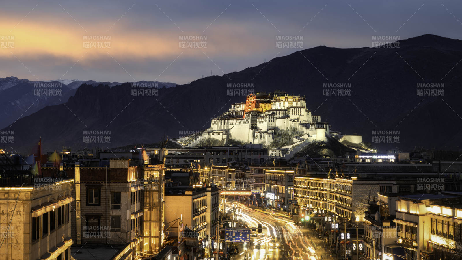 夜幕下的布达拉宫图片