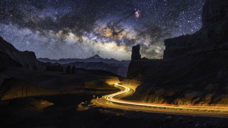 星河夜景 光影蜿蜒图片