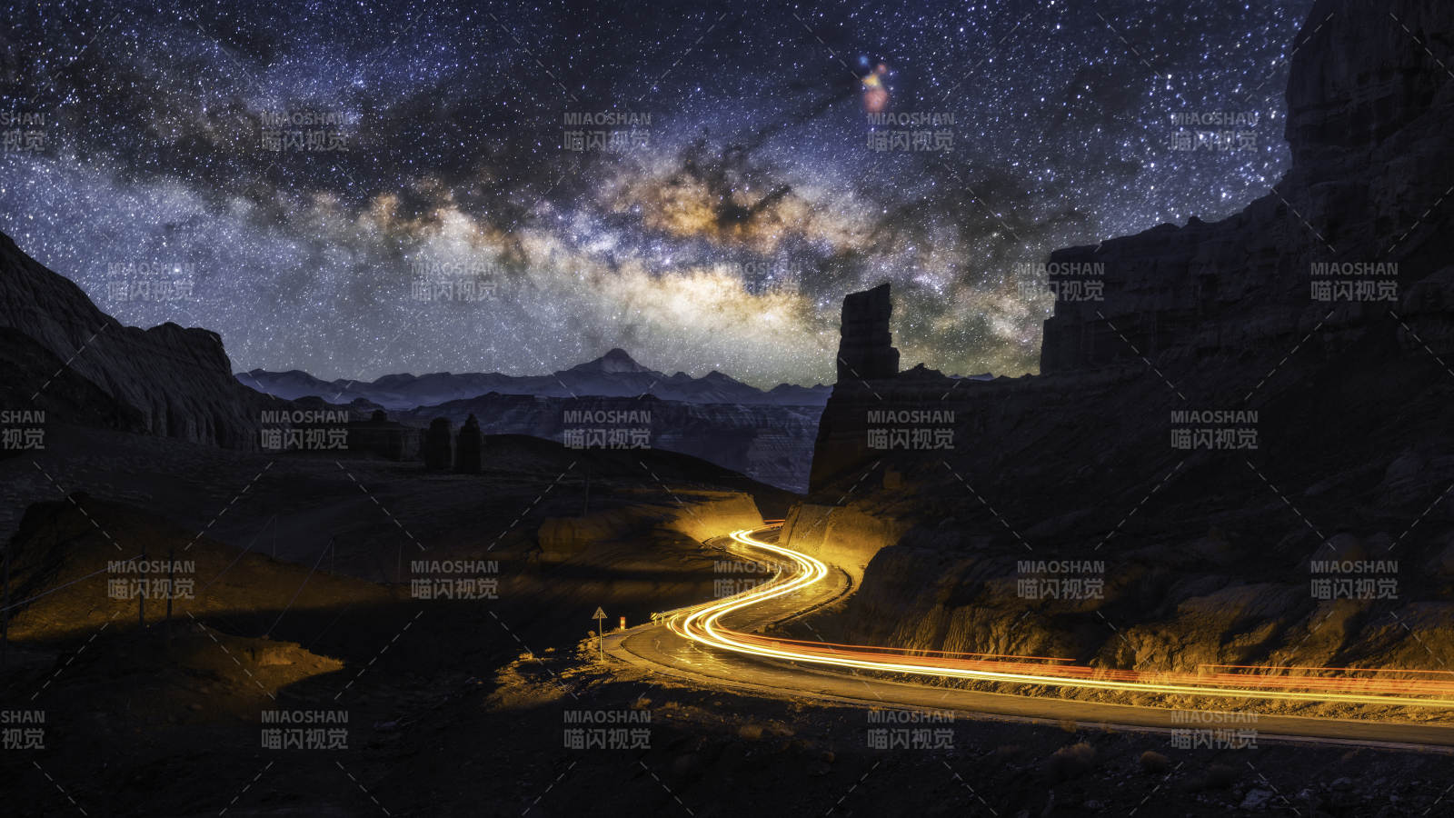 星河夜景 光影蜿蜒图片