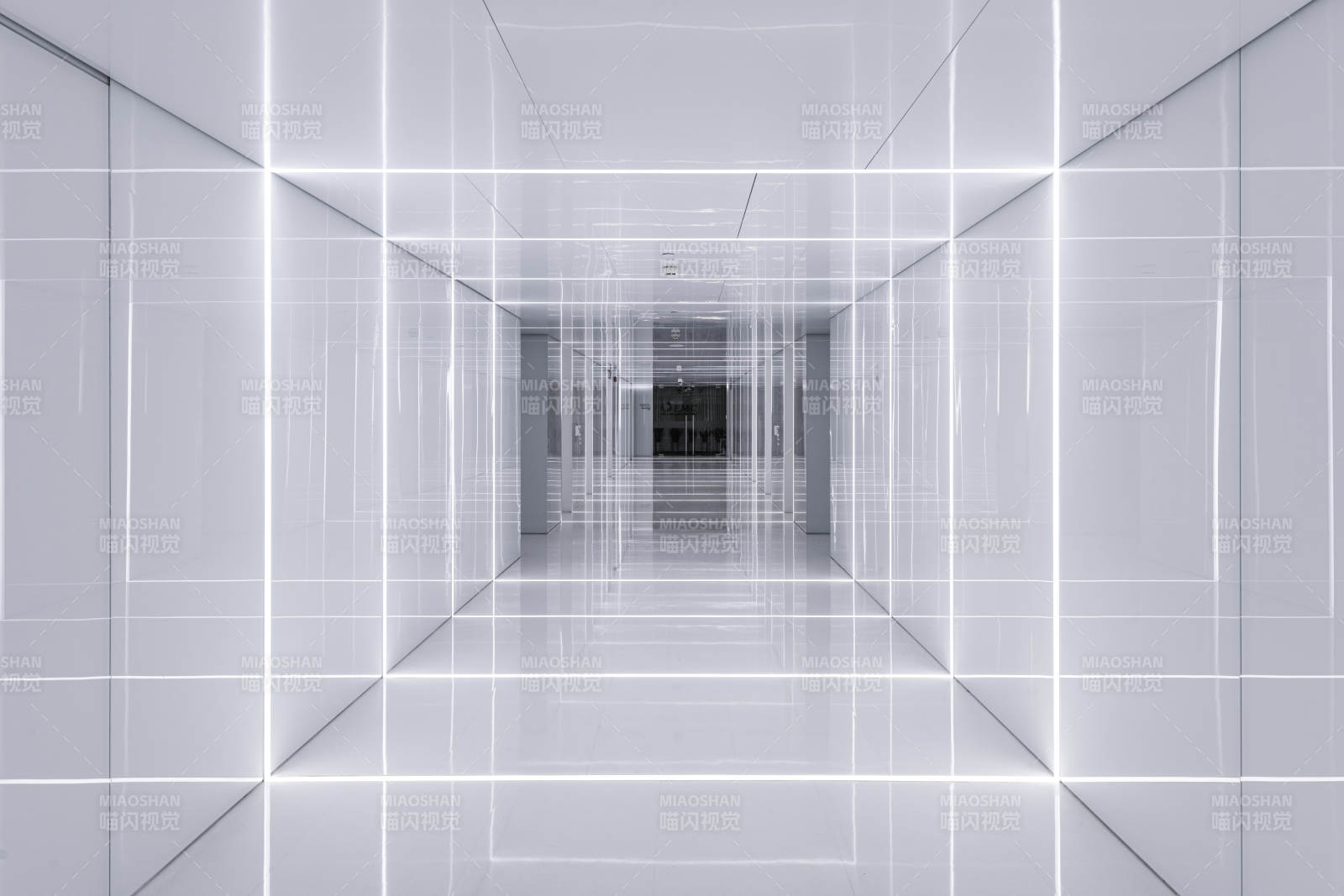 未来科技走廊光影交错图片