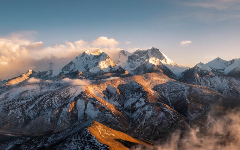 雪山晨曦 云海缭绕图片