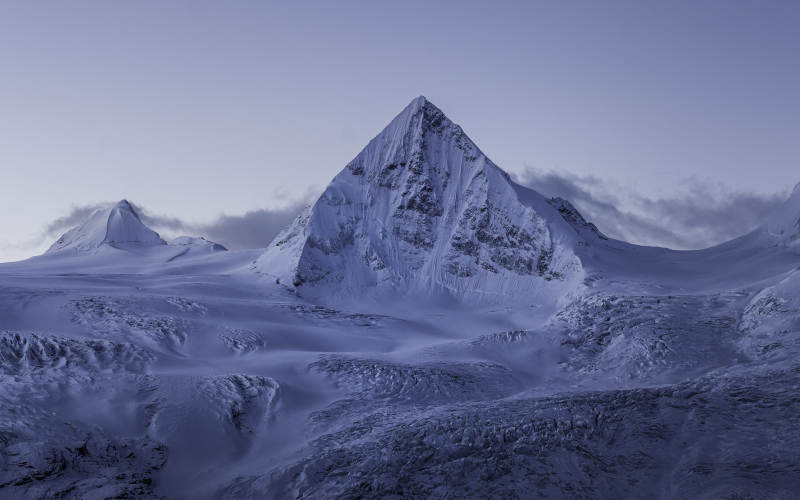 雪山之巅 静谧壮观图片