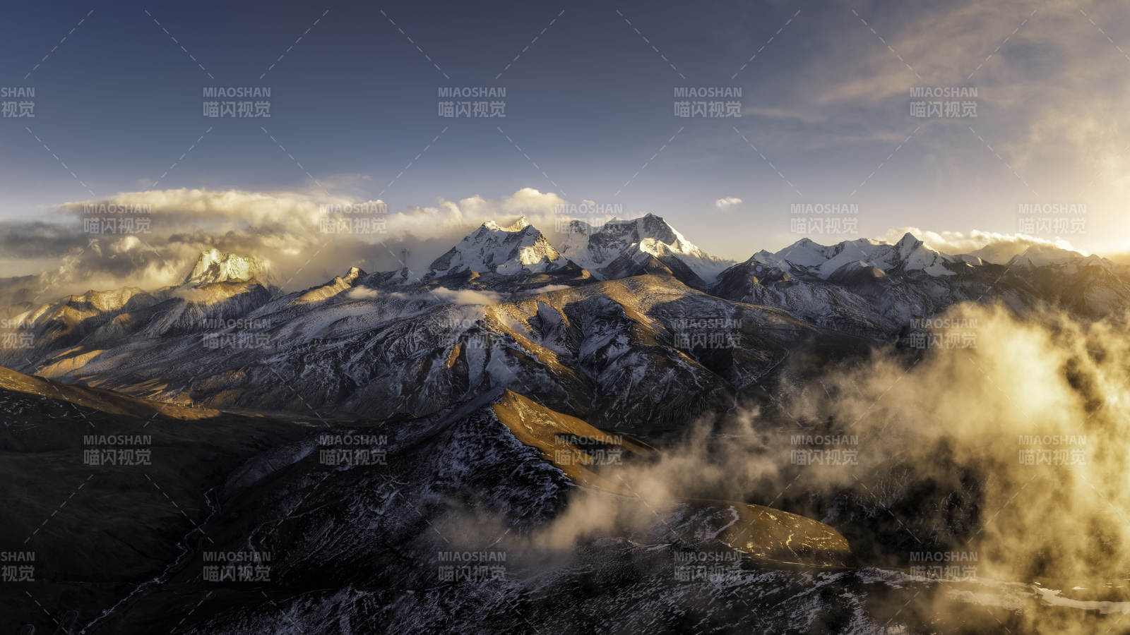 雪山云海 壮丽景色图片