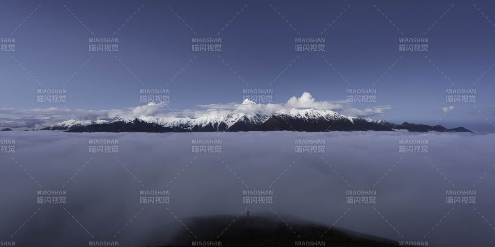 云海雪山 静谧壮观图片