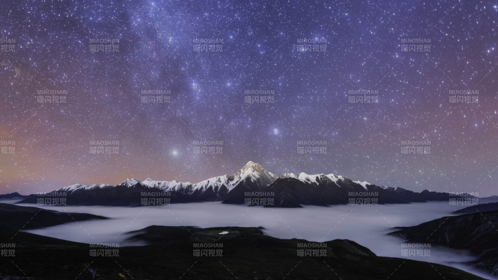 星河璀璨 雪山静谧图片