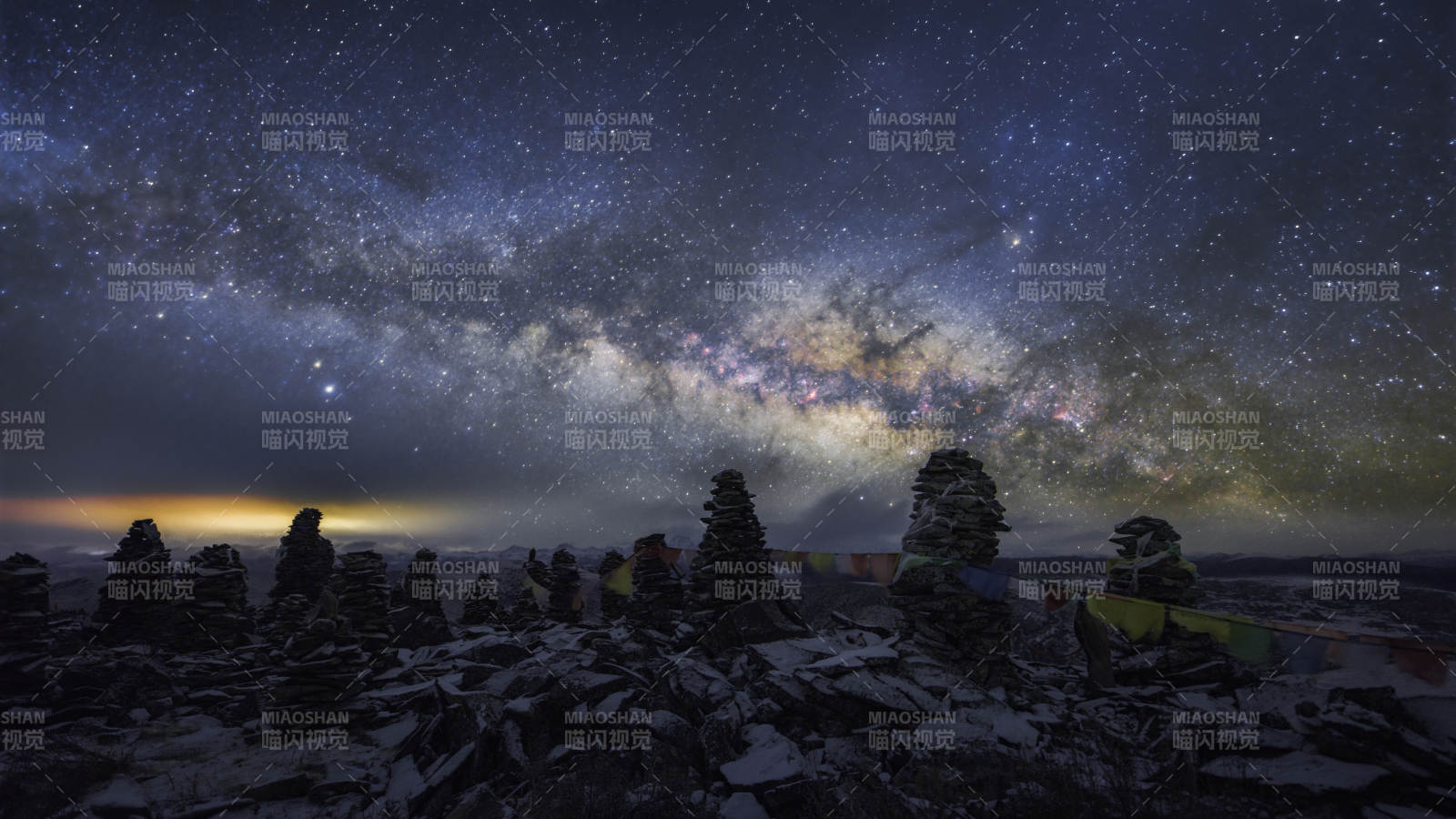 星空下的雪域高原图片