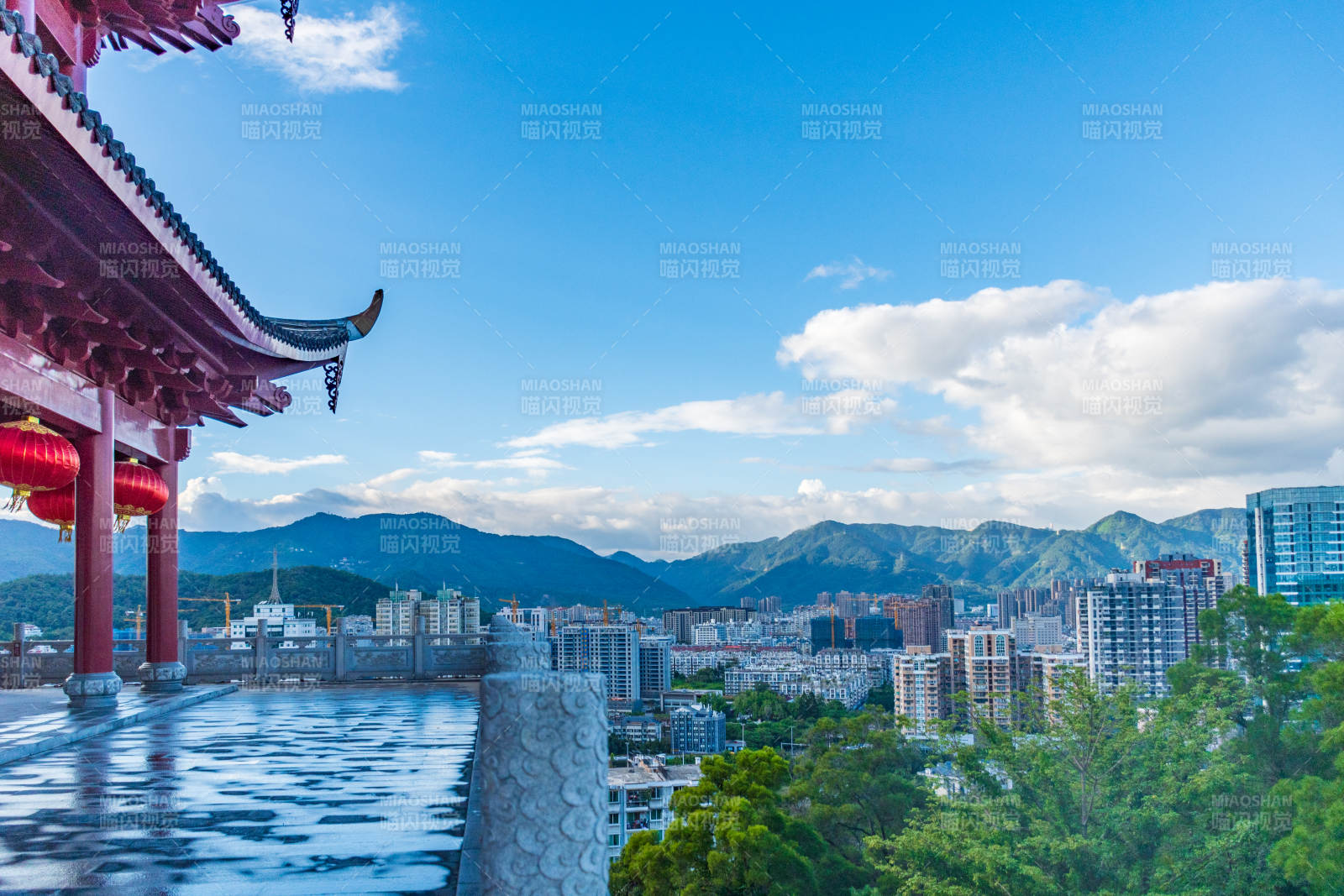 古城楼远眺城市风光图片