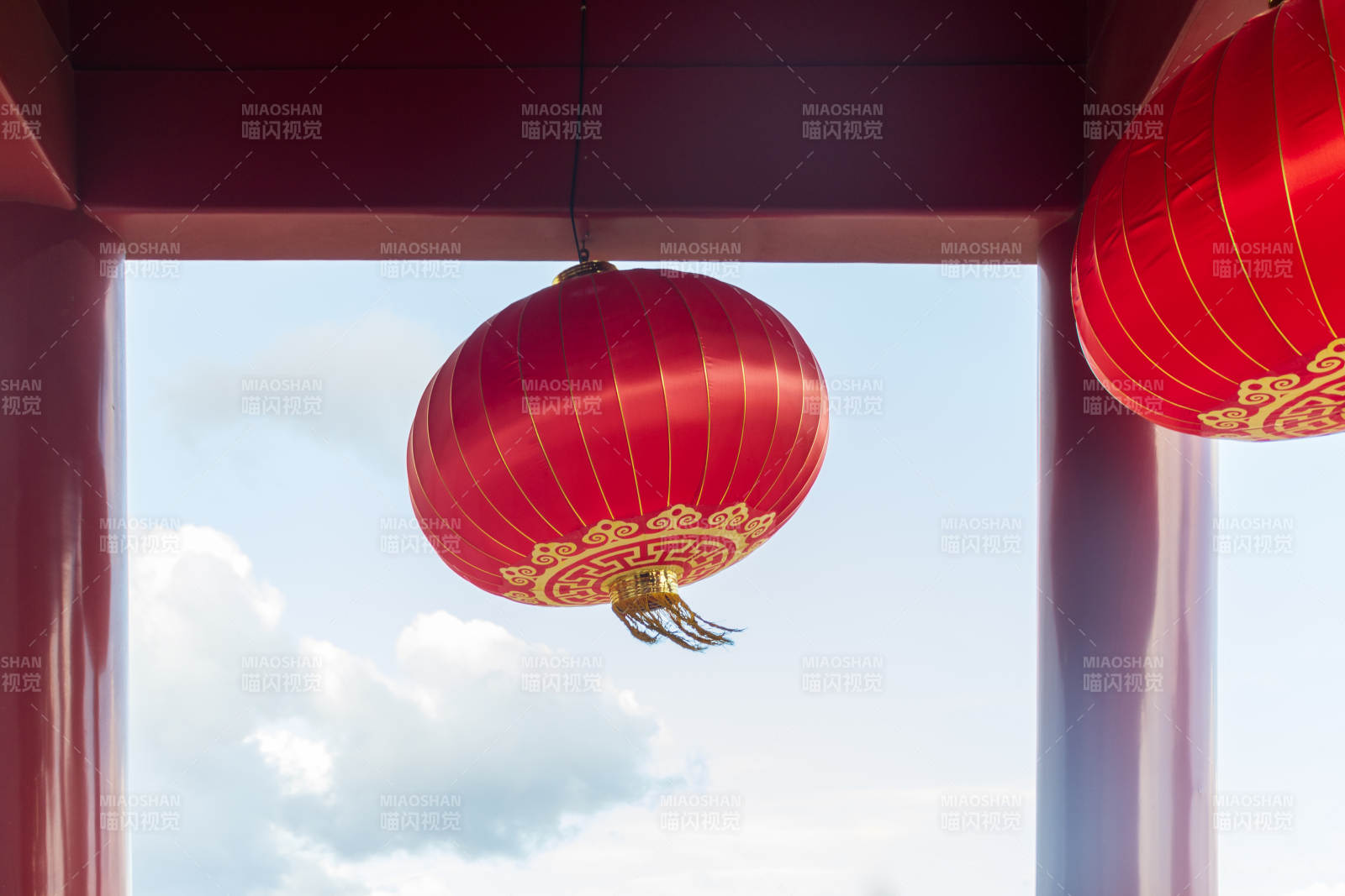 红灯笼高挂迎新春图片