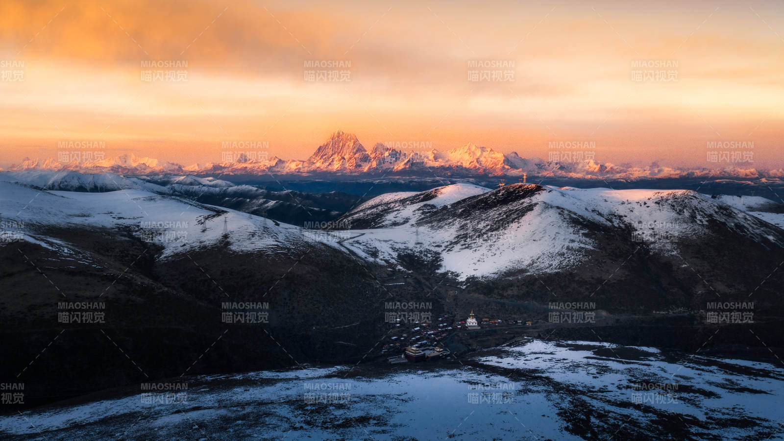 雪山日落 湖光山色图片