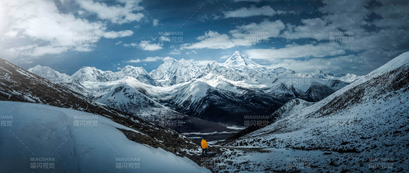 雪山之巅 孤行者影图片