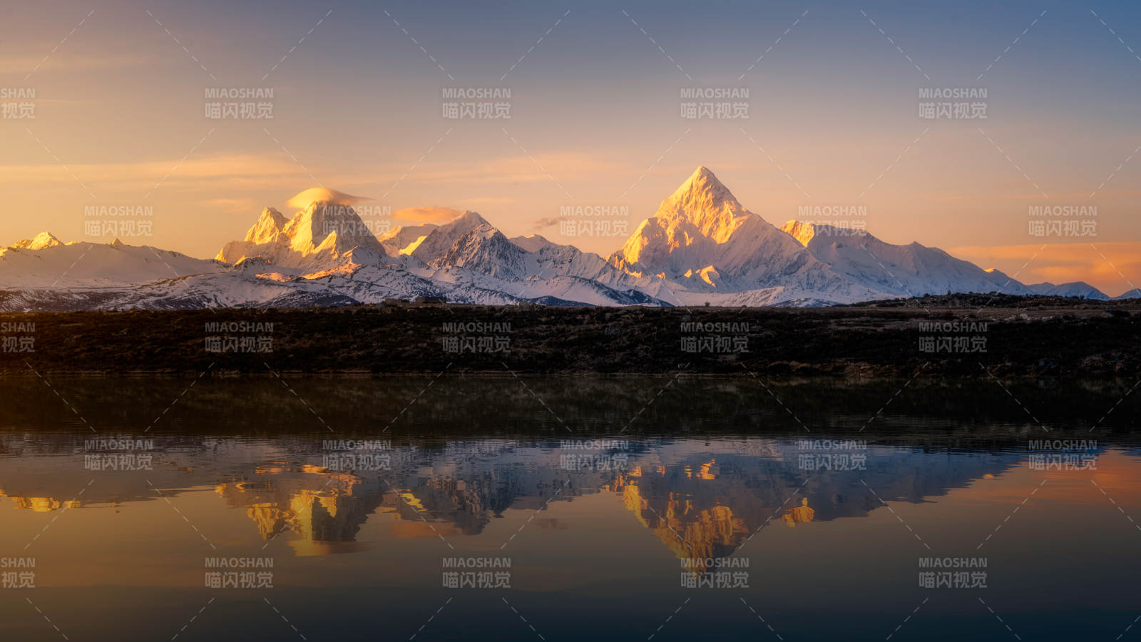 雪山倒影 晨曦美景图片