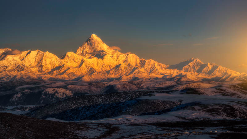 雪山日落 壮丽景色图片