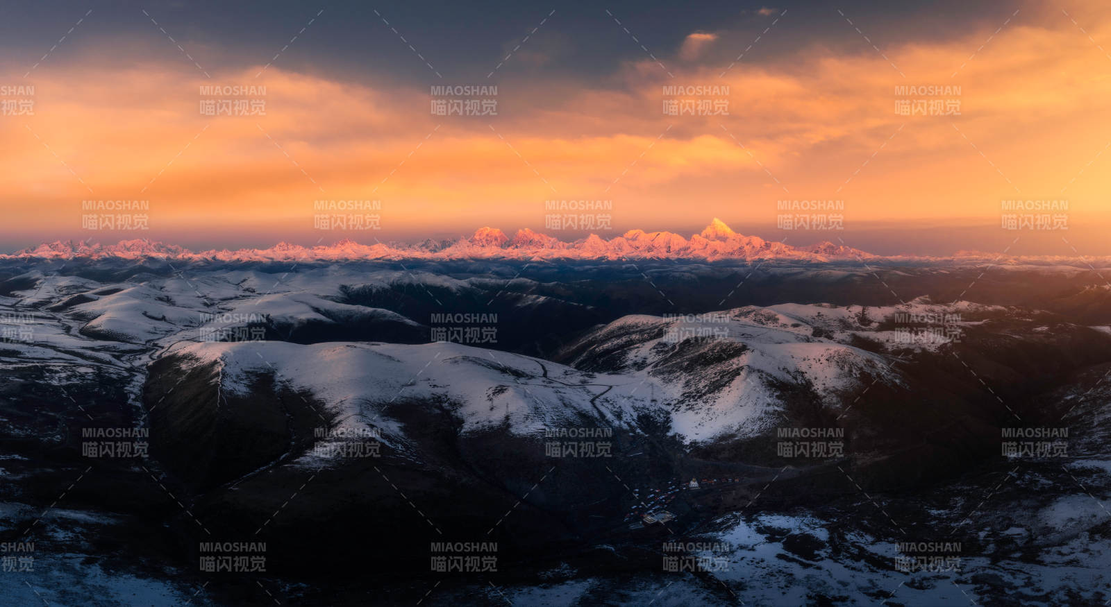 雪山落日 金辉映雪图片