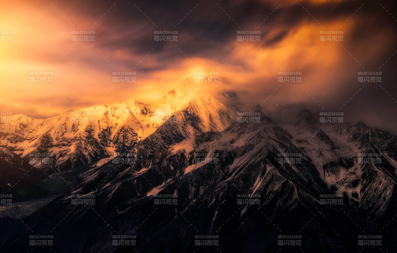 雪山落日 云霞映辉图片