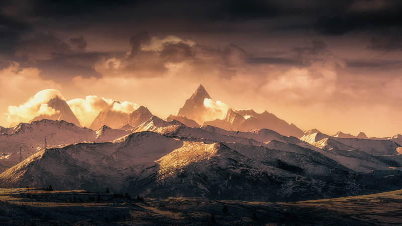 雪山黄昏 云海壮阔图片